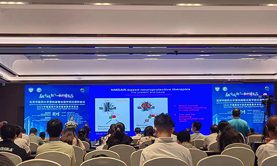 同聲傳譯需要哪些設(shè)備，對譯員有哪些要求