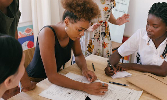 比利時會議同傳翻譯服務，暢通無阻的溝通之道